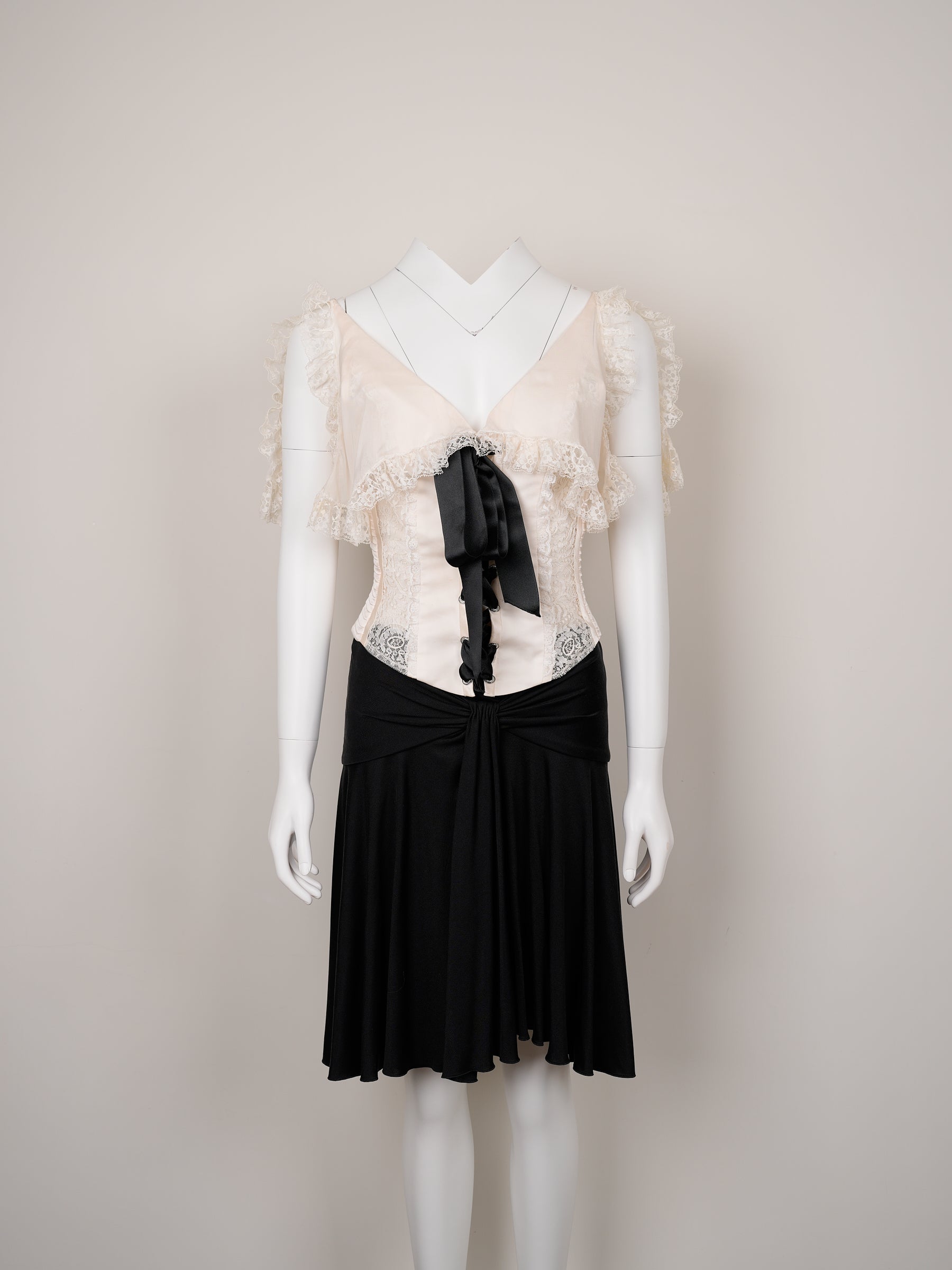 Valentino Spring/Summer 2004 Runway Angelic Ivory Lace Corset & Black Skirt Set - Pulled